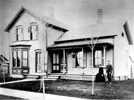 Black and white photo of an early 1900s house